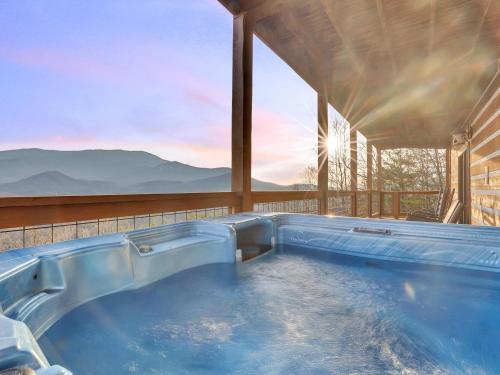 Smoky View with a Twist #2030 — 4-Star Luxury Hotel in Sevierville, United States