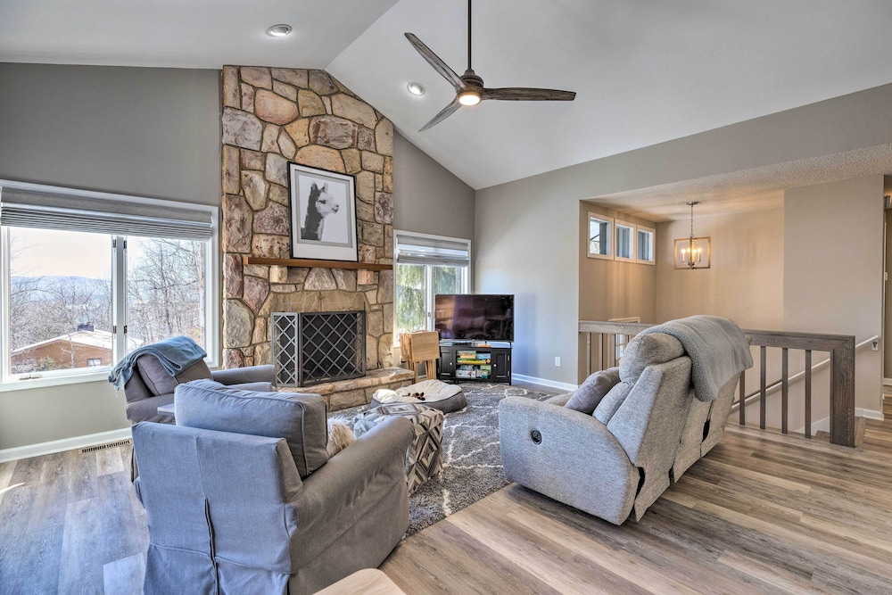 Massanutten Resort Home with Deck and Mountain Views — hotel in Massanutten
