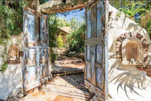 Private Romantic Escape Hidden Gem w Hot Tub — hotel in Canoga Park