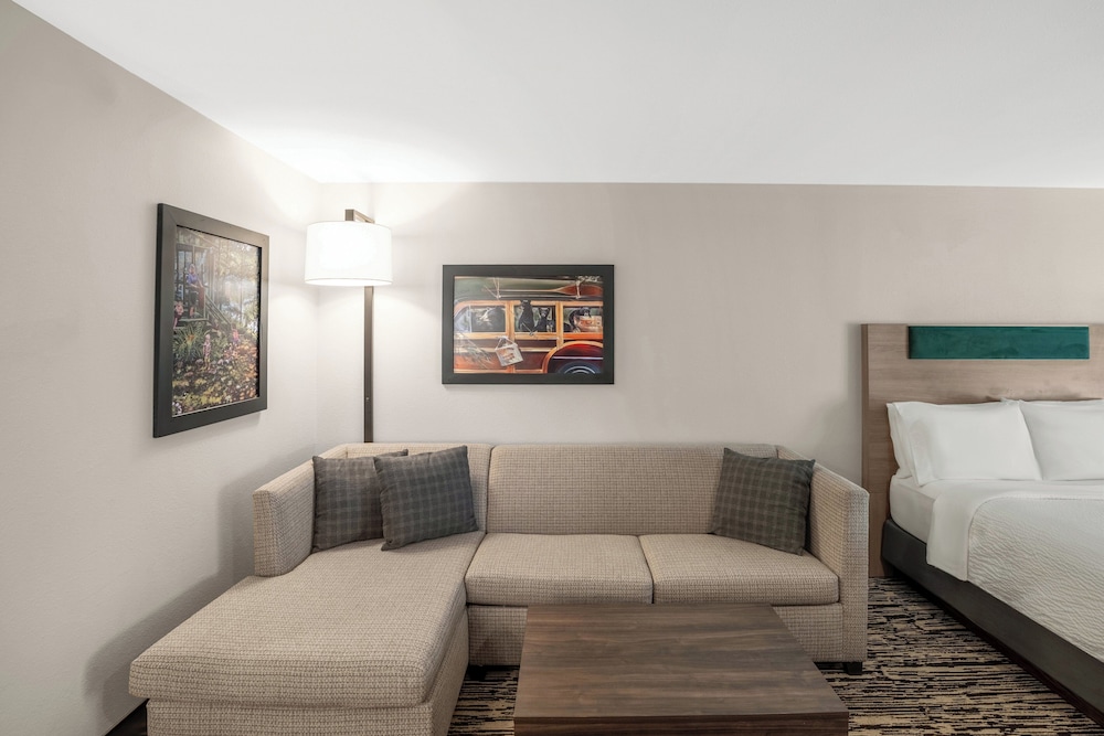 Holiday Inn Express & Suites Hayward by IHG - photo 13