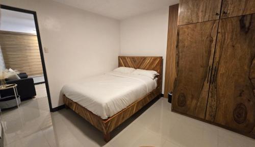 Flat 35 Unit D - carbon neutral hotel in Manila