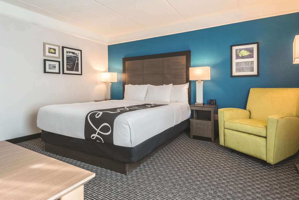 La Quinta Inn & Suites by Wyndham Orlando Lake Mary - photo 27