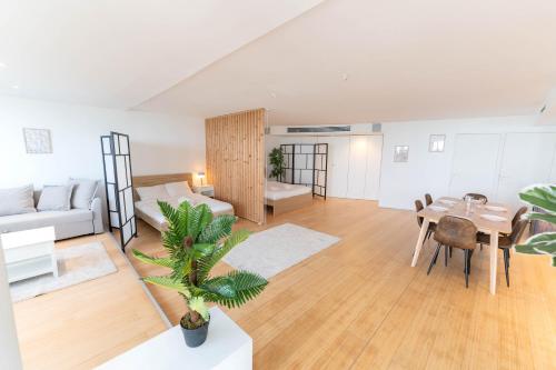 Loft Bord de Mer Marina Baie Des Anges in Villeneuve-Loubet, France