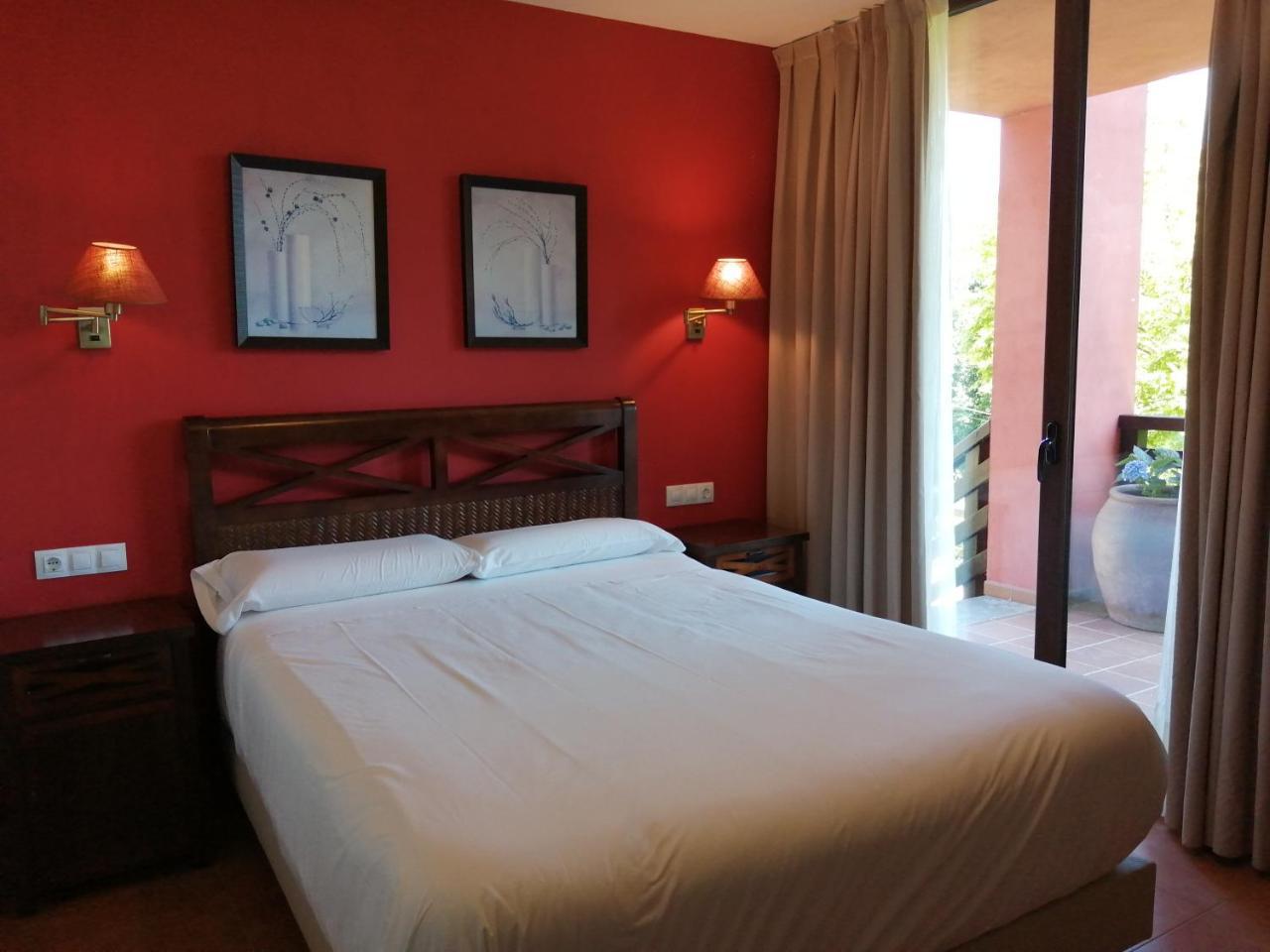 Apartamentos Rurales El Mirador de San Juan — 4-Star Luxury Hotel in Parres, Spain