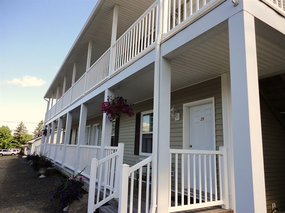 Airport Inn — hotel in Fredericton