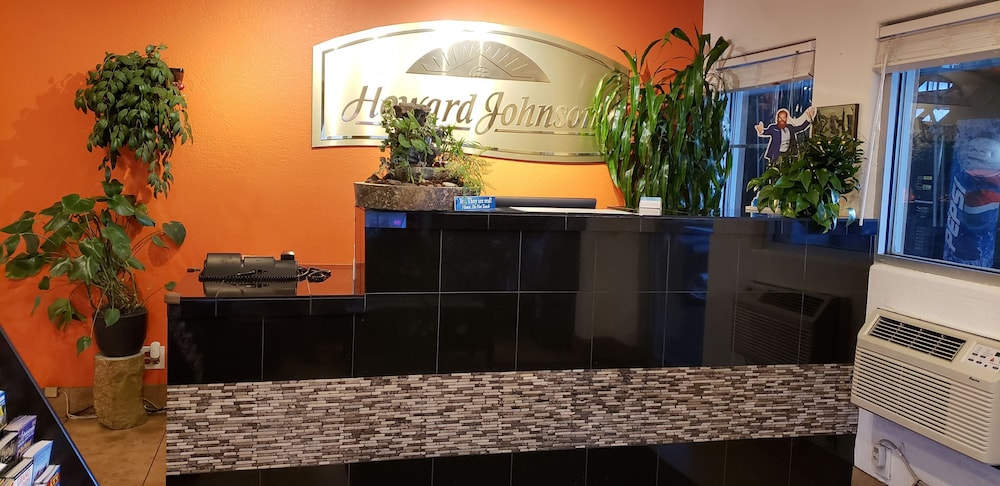 Howard Johnson by Wyndham Flagstaff University West - photo 2