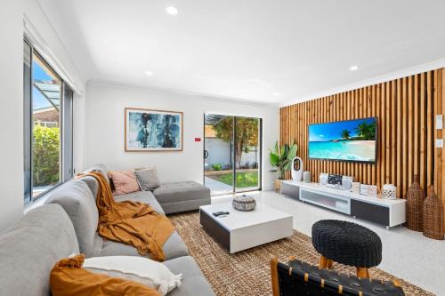 The Bayhaven Pet friendly Villa — 4-Star Luxury Hotel in Nelson Bay, Australia
