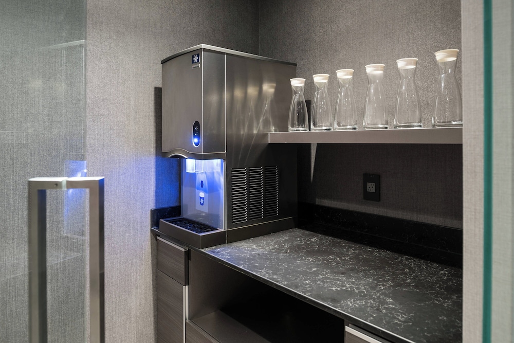 AC Hotel by Marriott Boston Cambridge - photo 35