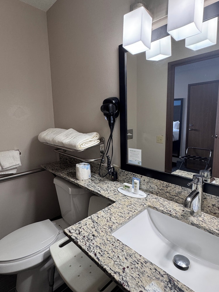 Baymont Inn & Suites by Wyndham Richmond - photo 10