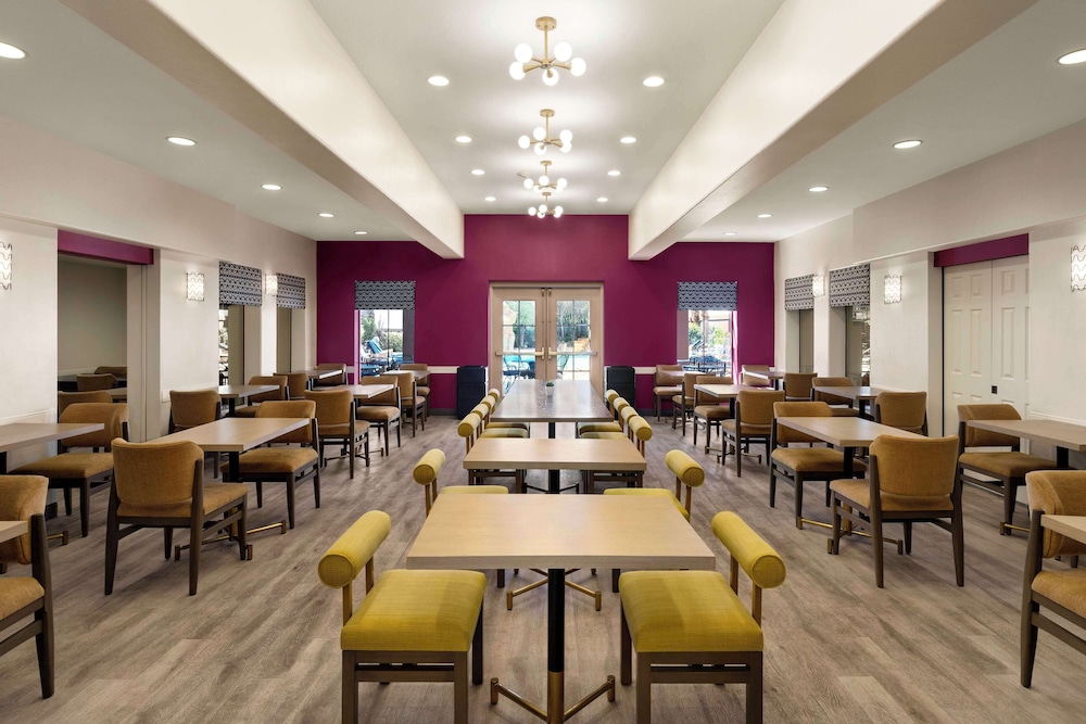 Hampton Inn Tropicana - photo 46