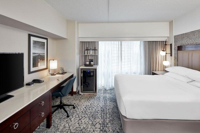 Sheraton Indianapolis Hotel at Keystone Crossing - photo 12