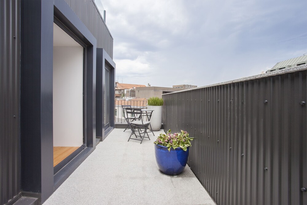 Liiiving in Porto Downtown Luxury Studio — 4-Star Luxury Hotel in Porto, Portugal