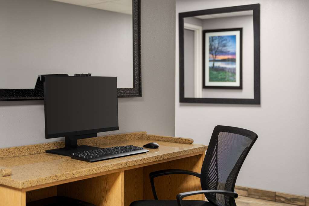 La Quinta Inn & Suites by Wyndham Chicago Tinley Park - photo 46