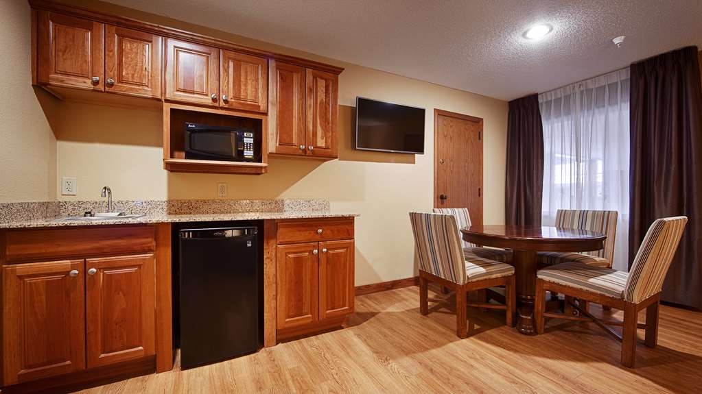 Best Western Plus Dubuque Hotel & Conference Center - photo 20