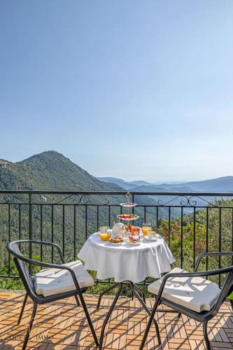 Havre de Paix Et Vue Exceptionnelle Proche Monaco — hotel in Peille