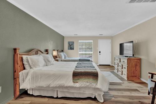 Maven's Inn & Grill - photo 4