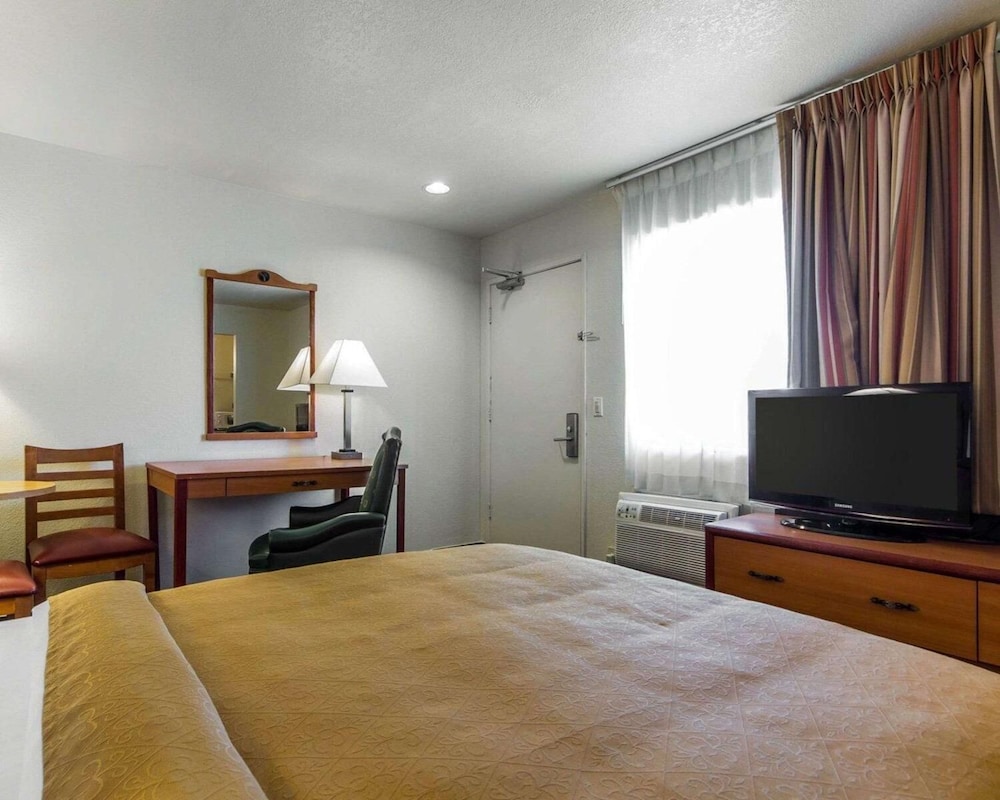 Quality Inn Oakland - photo 8