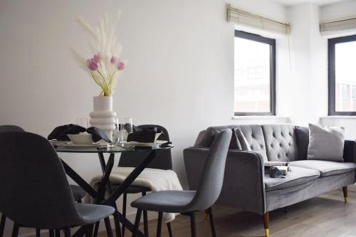 Stylish 2BR 1 minute walk from Elizabeth Line — Romford — photo 3