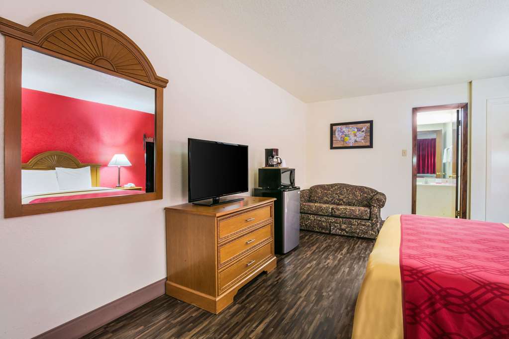 Econo Lodge & Suites Brinkley - photo 21