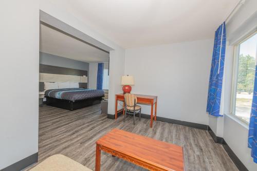 Jamestown inn & Suites - photo 10