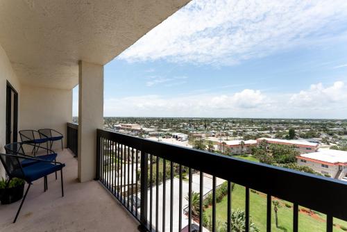 Beach views with top complex amenities and covered parking in Ormond Beach, United States