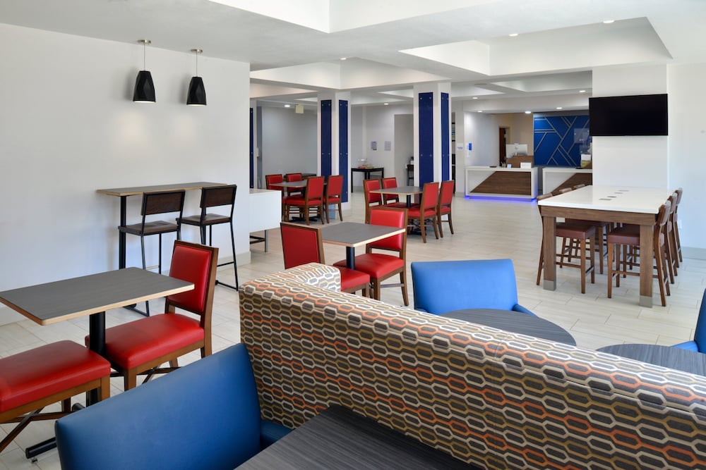 Holiday Inn Express & Suites Carthage by IHG - photo 59