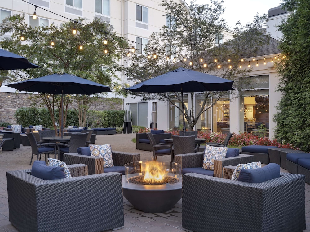 Hilton Garden Inn Melville - photo 38