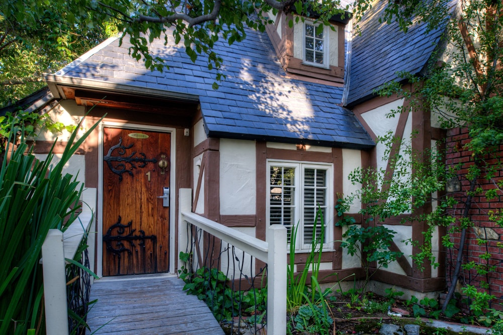 Wine Valley Inn - carbon neutral hotel in Solvang