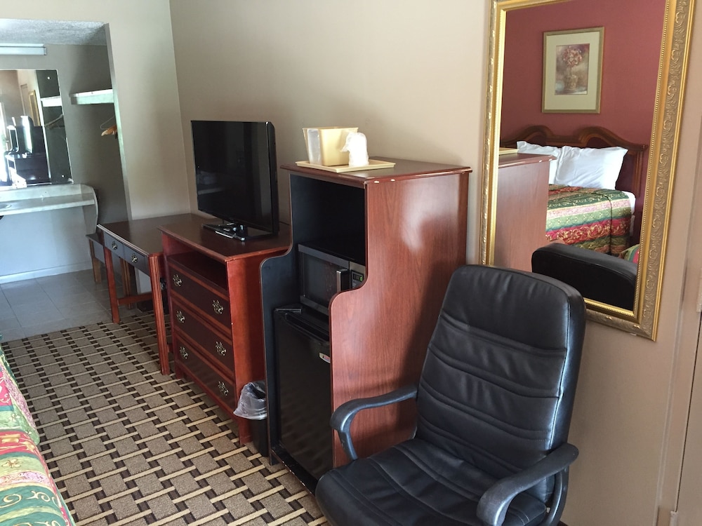 Americas Best Value Inn Franklin - photo 40