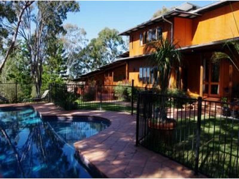 Leatherwood Lodge — 5-Star Luxury Hotel in Brisbane, Australia