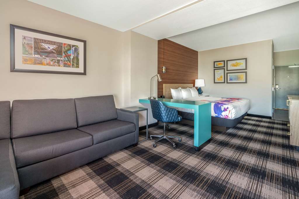 La Quinta Inn & Suites by Wyndham Oklahoma City Airport - photo 24