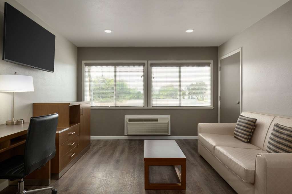 Super 8 by Wyndham Eureka - photo 37