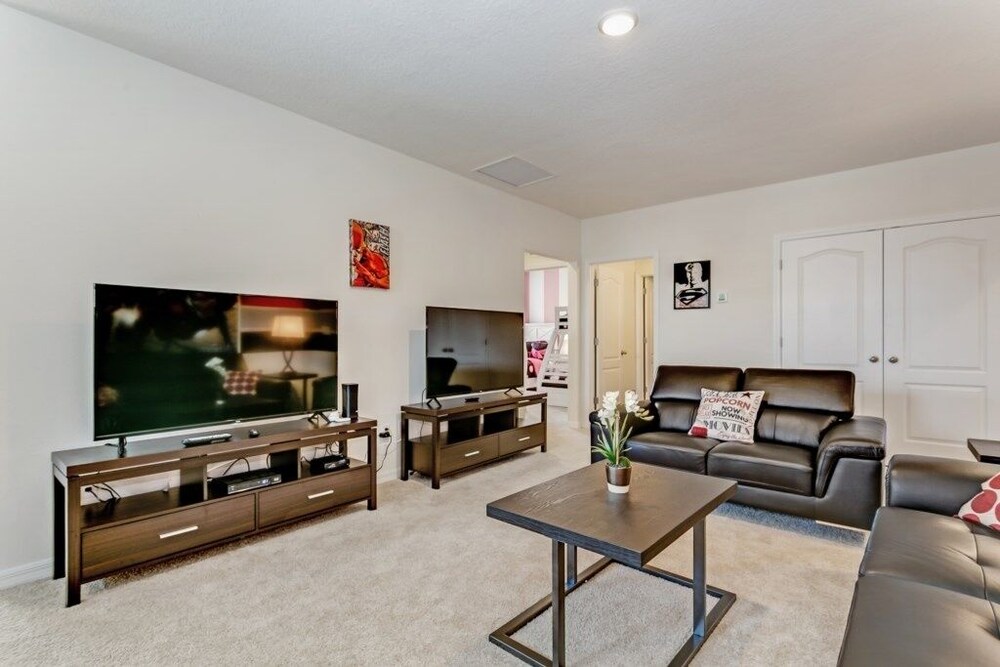 Amazing 7 Bedroom Solterra New Resort Home 7 Villa by Redawning - photo 29