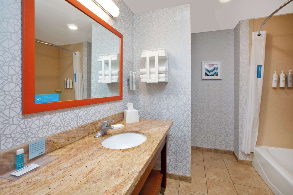 Hampton Inn Clinton IA - photo 36