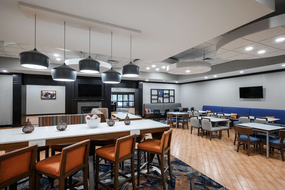 Hampton Inn Evansville Airport - photo 29