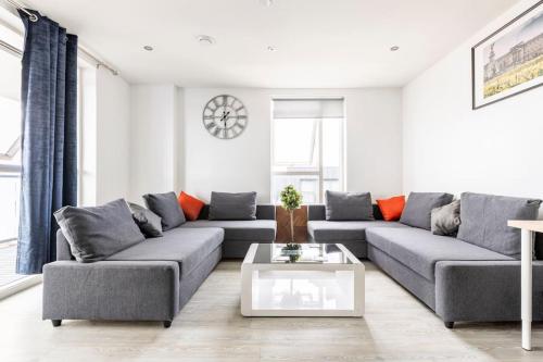 Stylish & Comfortable Top Floor Flat in Harrow — 4-Star Luxury Hotel in London, United Kingdom