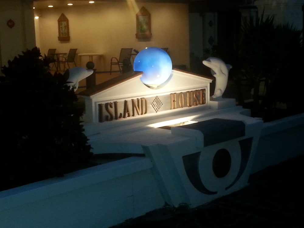 Island House Hotel - photo 57