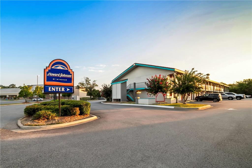 Howard Johnson by Wyndham Columbus Fort Moore - featured photo