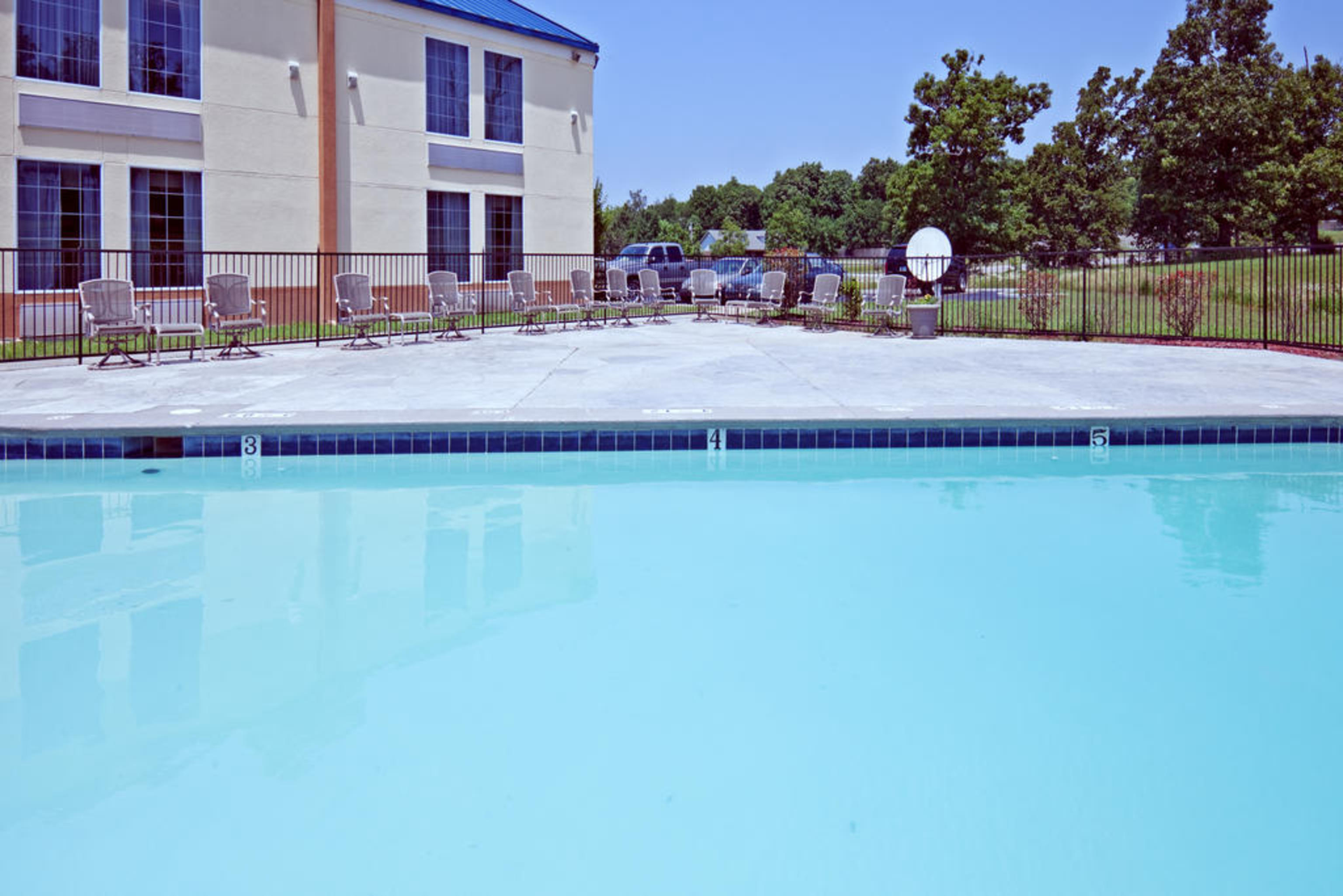 Days Inn & Suites by Wyndham Tahlequah - photo 20