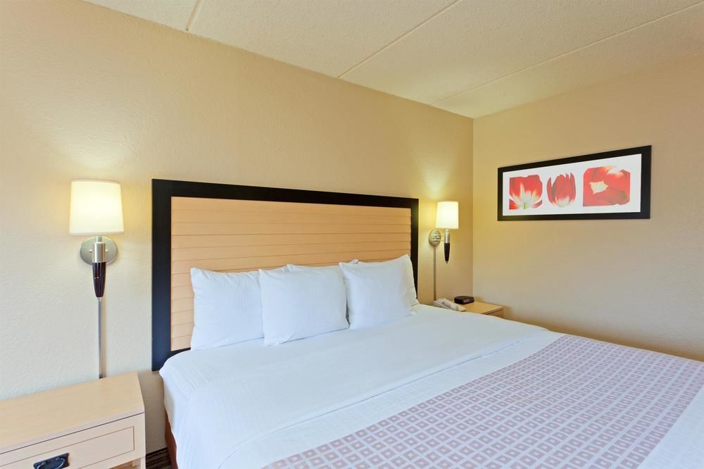 La Quinta Inn & Suites by Wyndham Armonk Westchester - photo 29