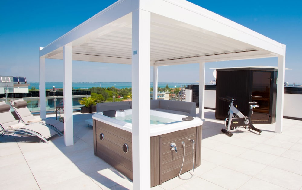 Hotel Rossini — 4-Star Luxury Hotel in Lignano Sabbiadoro, Italy