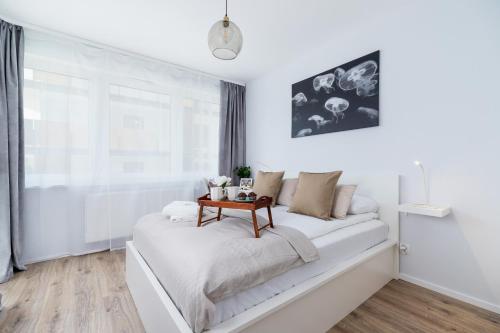 Cracow Apartment Bronowicka with Parking by Noclegi Renters — 4-Star Luxury Hotel in Krakow, Poland