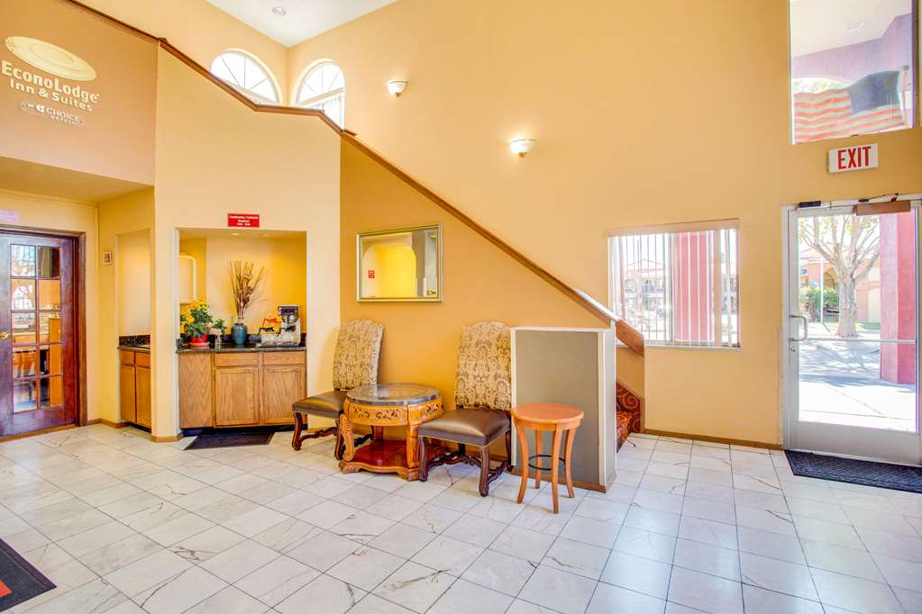 Econo Lodge Inn & Suites Albuquerque East I 40 Eubank Exit - photo 6