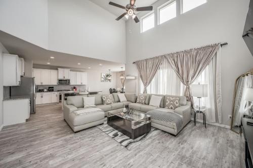 M&J Luxury Home — 4-Star Luxury Hotel in Katy, United States