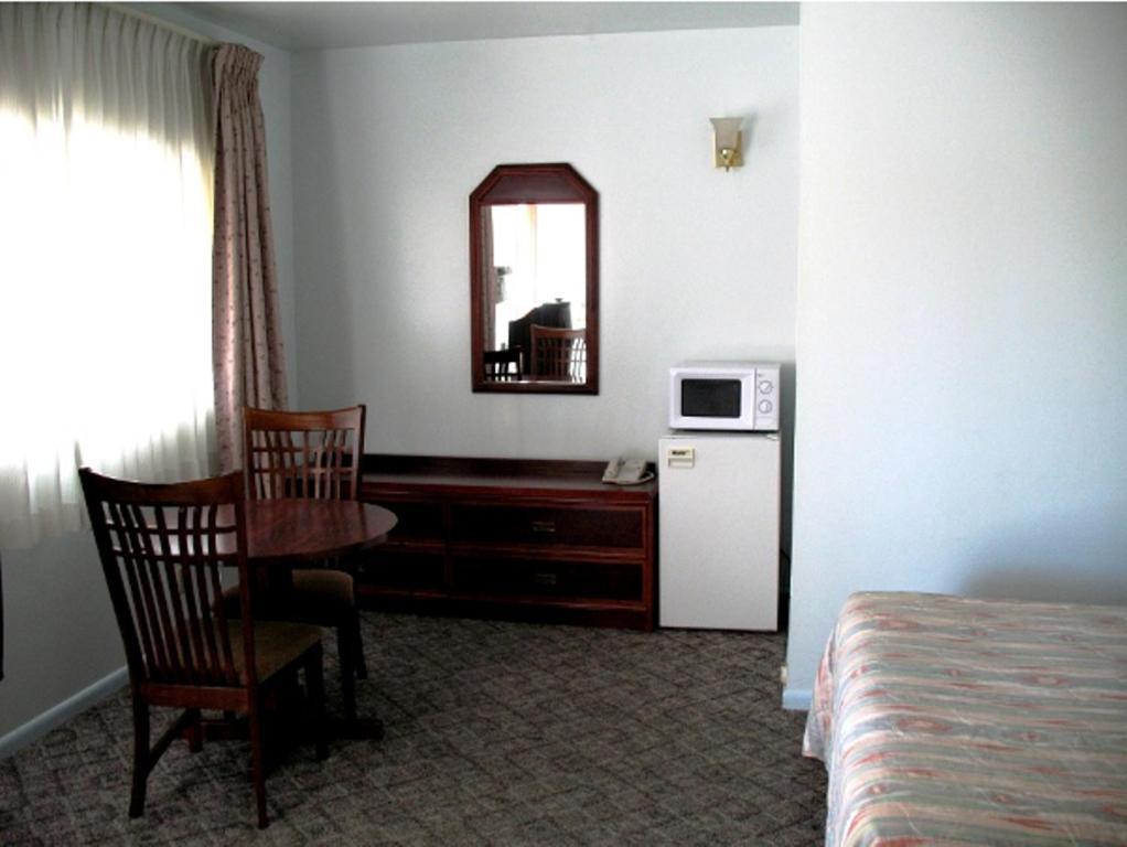 Golden West Motel - photo 28
