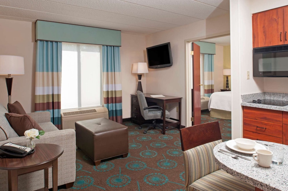 Hampton Inn and Suites Kokomo - photo 17