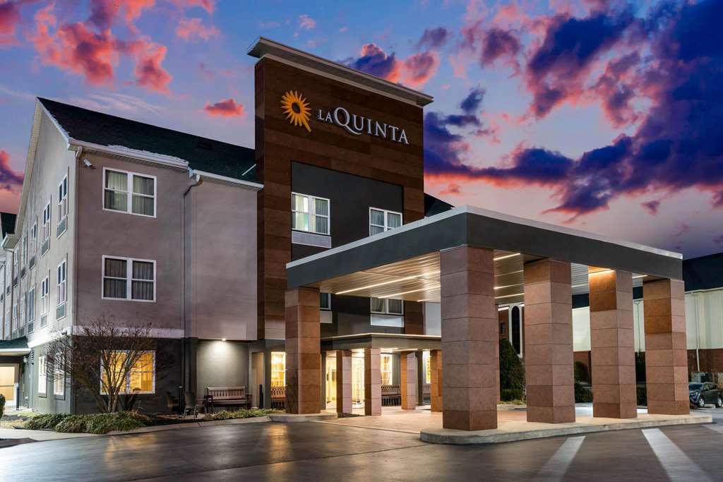 La Quinta Inn & Suites by Wyndham Lebanon - photo 2