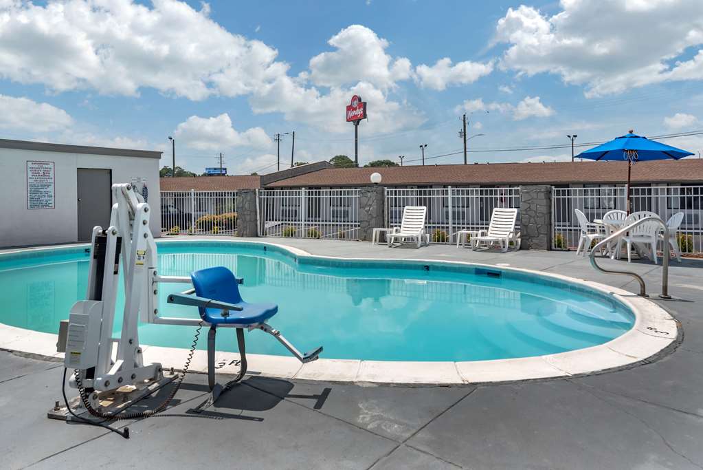 Econo Lodge Oxford near Choccolocco Park - photo 24