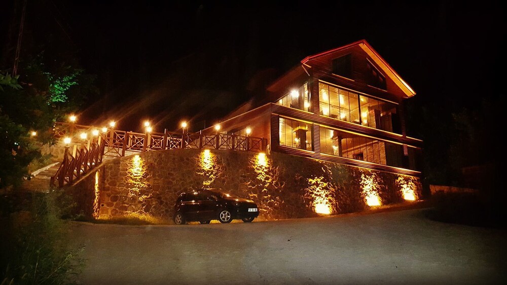 Falez Cafe & Restaurant & Pansiyon — hotel in Arhavi