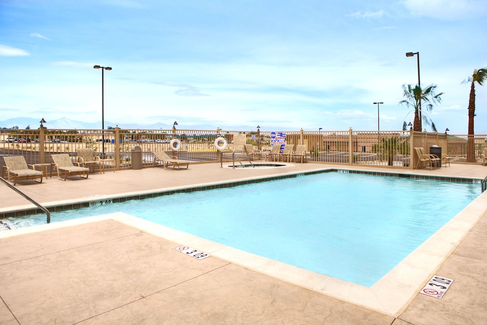 Hampton Inn & Suites Ridgecrest - photo 33